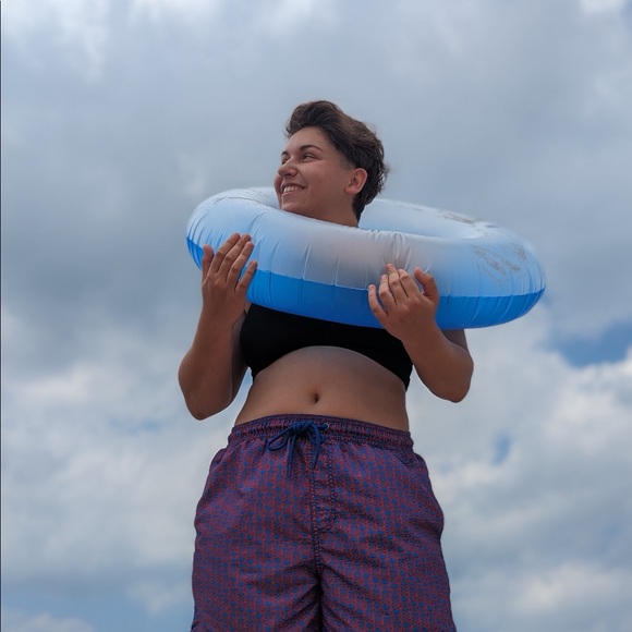 MEET YOUR SELLER 👋🏼 - Picture 2 of 6